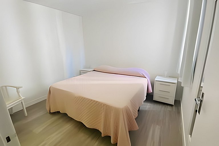 Quadra mar, andar alto, c/ garagem
