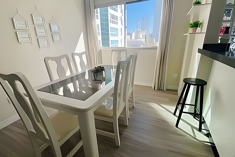 Quadra mar, andar alto, c/ garagem