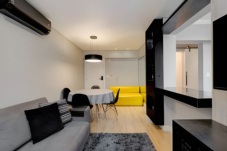 2Q. Luxo com Garagem e a 1 min. a Pé da Praia c/AR