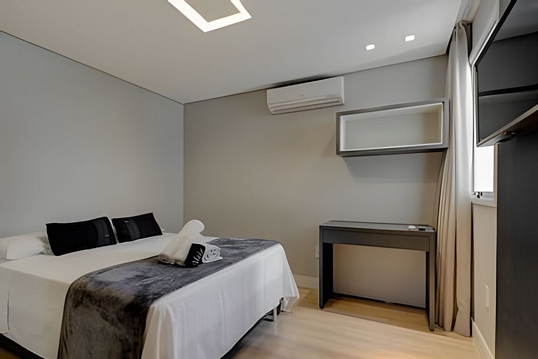 2Q. Luxo com Garagem e a 1 min. a Pé da Praia c/AR