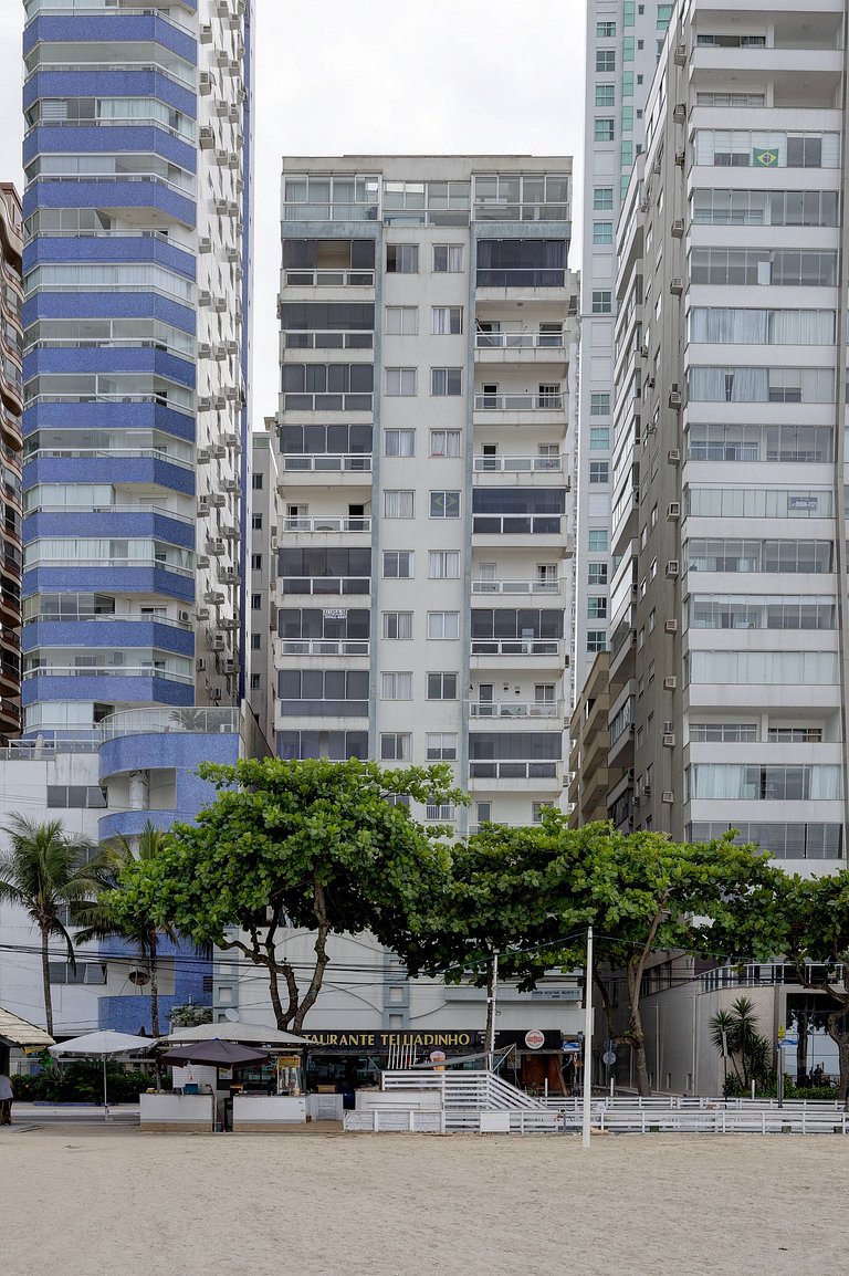 Luxo com Vista mar lateral em todos os cômodos