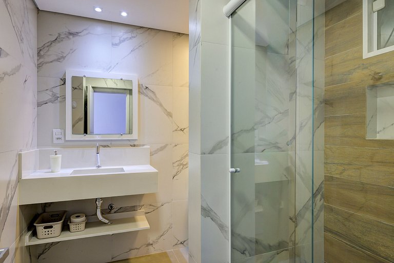 Quadra mar, andar alto, c/ garagem