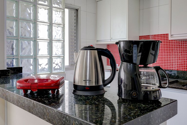 Quadra mar, andar alto, c/ garagem