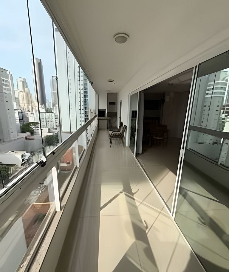 Apartamento 3 suítes Vista do Mar Com 2 Garagem